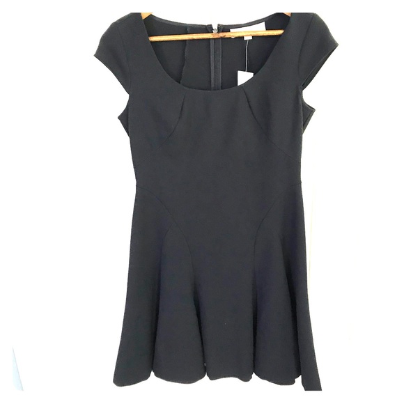LOFT Dresses & Skirts - Loft flirty LBD NWT size 0 cap sleeves